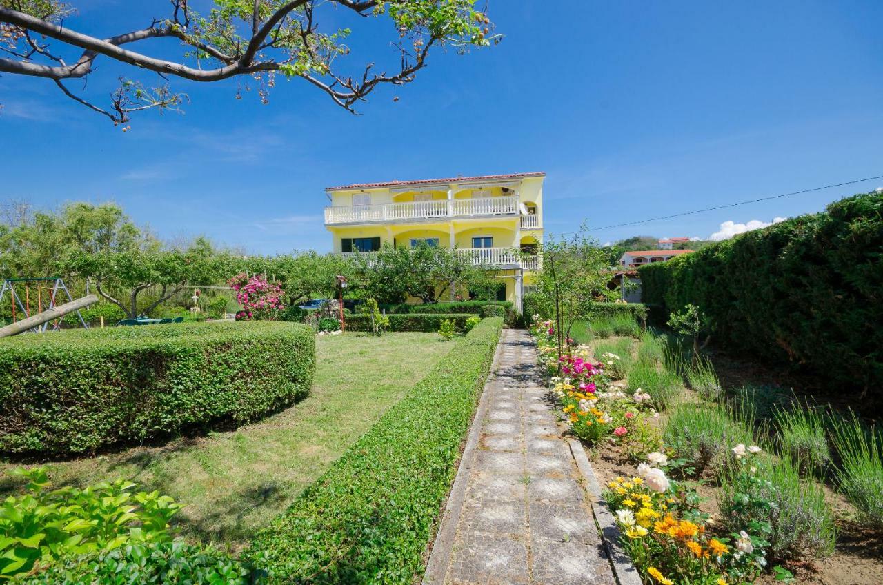 Apartments Beautiful infield Lopar Exterior foto